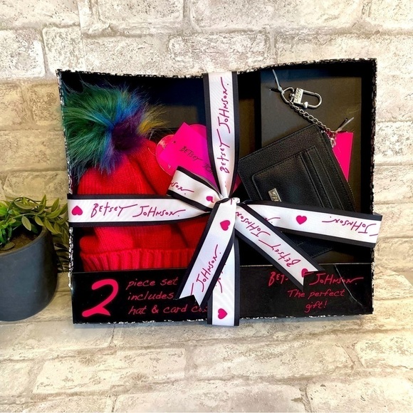 Nwt BETSEY JOHNSON 2 Piece Hat and Card Case Wallet Gift Set Pink & Black - Picture 1 of 6
